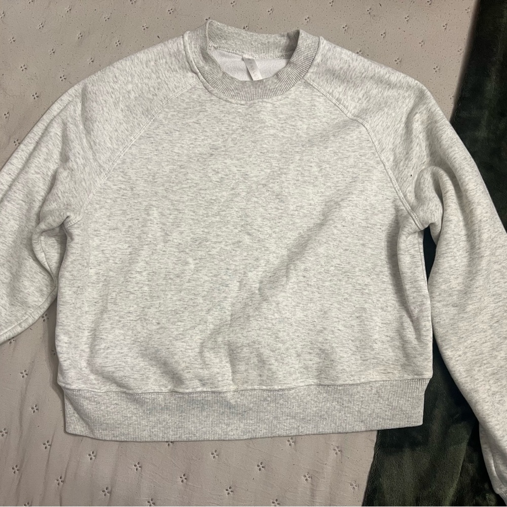 Fabletics Light Gray Crewneck Pullover Sweatshirt